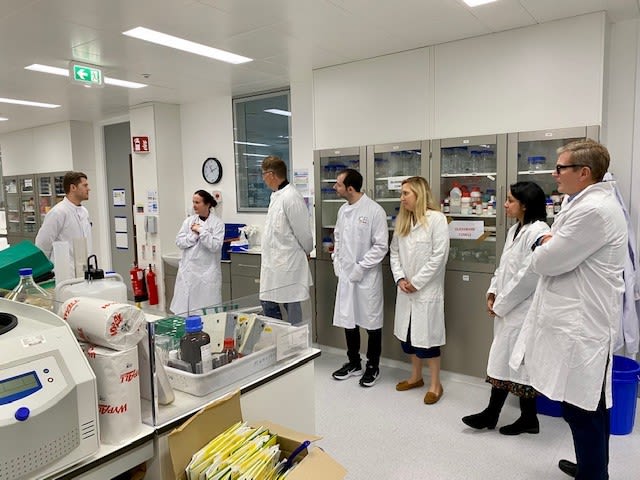 Photo shows visit to the ICR London laboratory where 40ude is supporting the ICAN Study into IBD