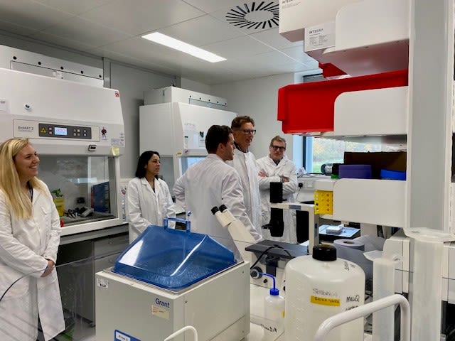 40tude visit to ICR laboratory where 40tude is supporting IBD research