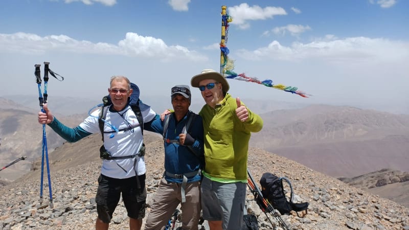 40tuders summit Mt. MGoun at 4071m